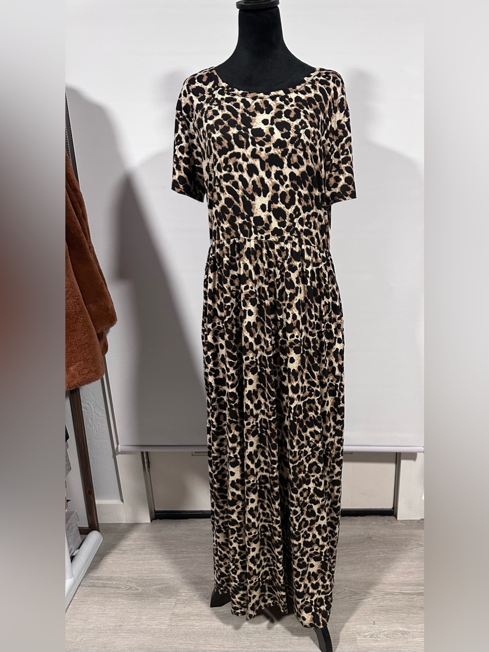 Leopard Print Short Sleeve Maxi Dress - Neutral Animal Print w/ pockets